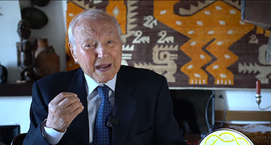 piero angela in un video realizzatio da aviocam
